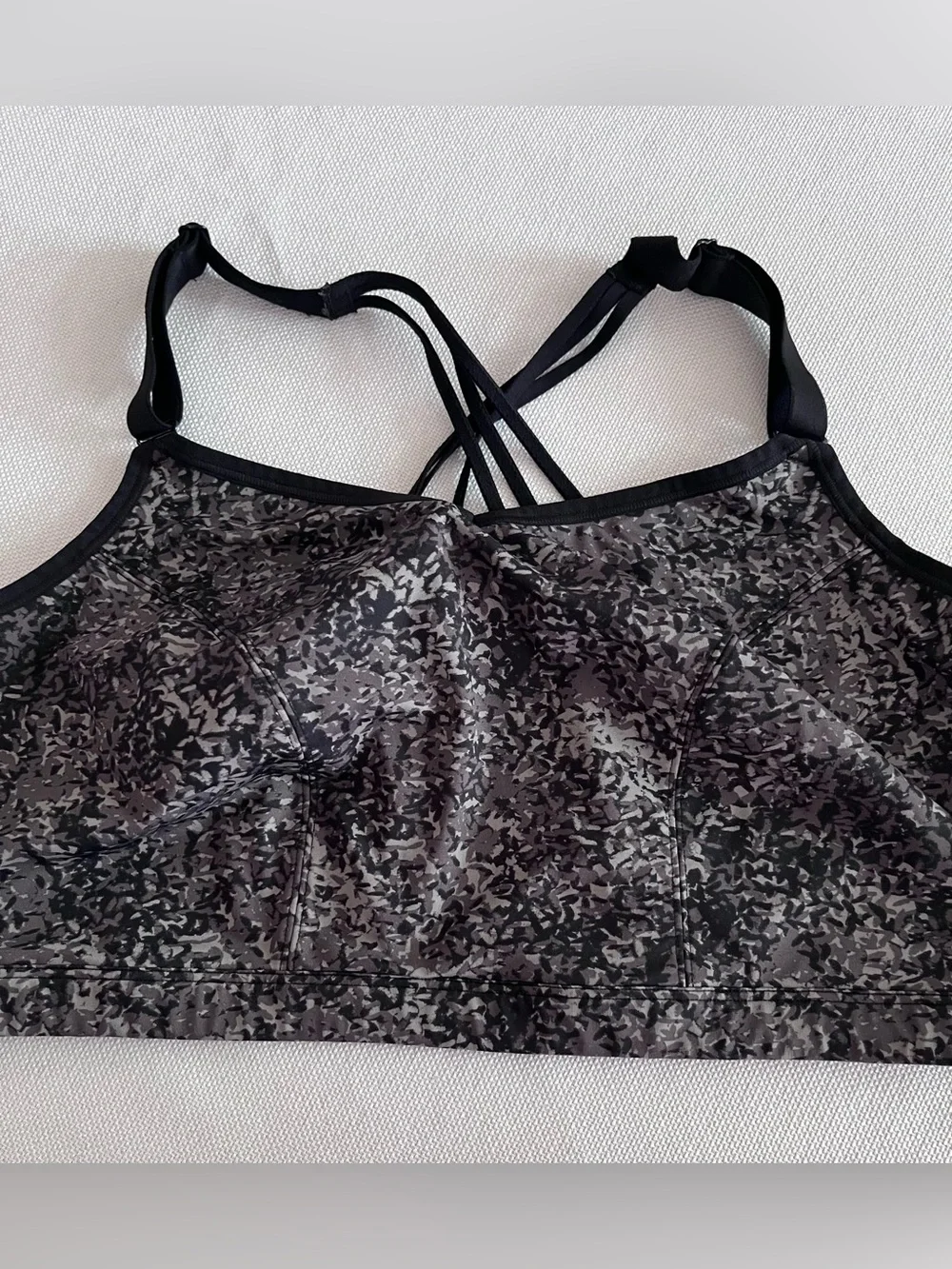 Livi Strappy Black Gray Patterned Women's Sports Bra Size 22/24 - Picture 1 of 4